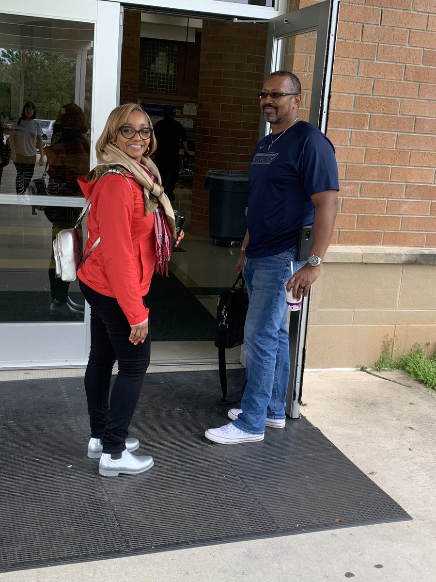 fcsnurses's tweet photo. Student Health Services are all smiles while helping at our distribution sites and in the community! #FCSrising #teamworkmakesthedreamwork #wereallin #practicingsocialdistancingtoo https://t.co/EzstbUca5I