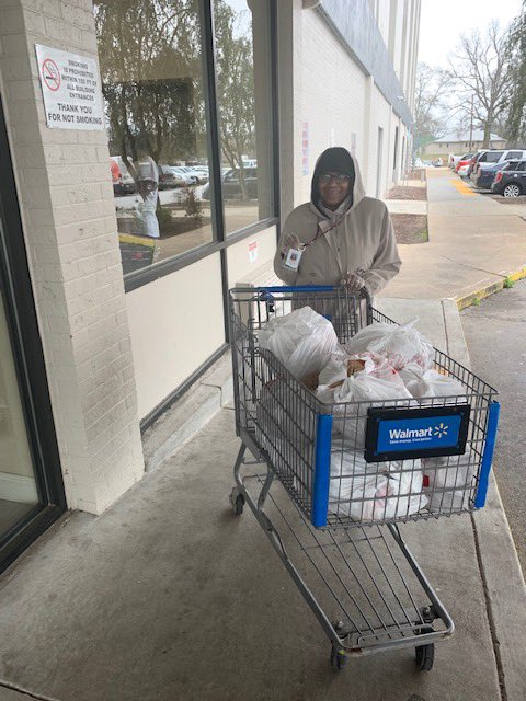 fcsnurses's tweet photo. Student Health Services are all smiles while helping at our distribution sites and in the community! #FCSrising #teamworkmakesthedreamwork #wereallin #practicingsocialdistancingtoo https://t.co/EzstbUca5I