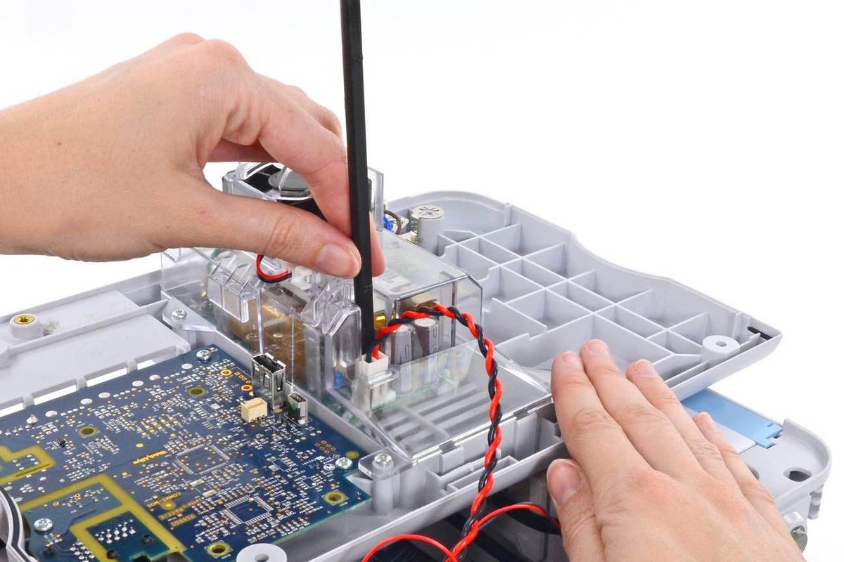 iFixit is building a central resource for maintenance and repair of hospital equipment. We need help from fixers, medical professionals, and biomedical technicians to make sure this is as robust, relevant, and useful as possible. Find out how you can help: bit.ly/2Qv5mEG