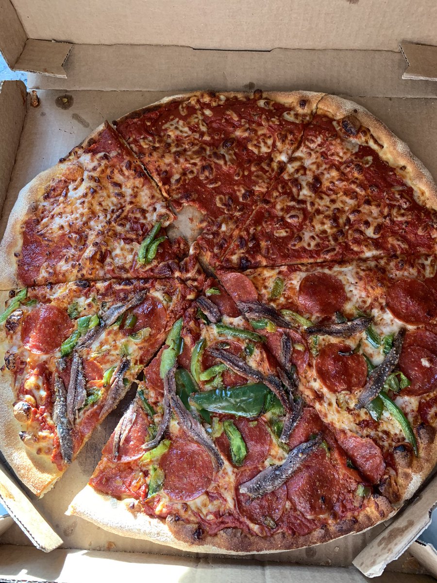 fgaut_42's tweet photo. Maybe the driver got hungry and took a bite of my pizza @dominos https://t.co/8vgENrIYoq