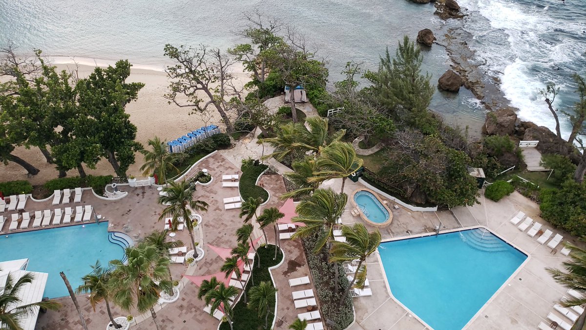 DAVIONES's tweet photo. Day 4 #emptyroads #emptyhotels #emptybeaches #CoronavirusPR #PuertoRico #Curfew #ToqueDeQueda #YoMeQuedoEnCasa #QuedateEnCasa #coronavirus @DronChinita @skytrafficpr https://t.co/XUMktlg5bX