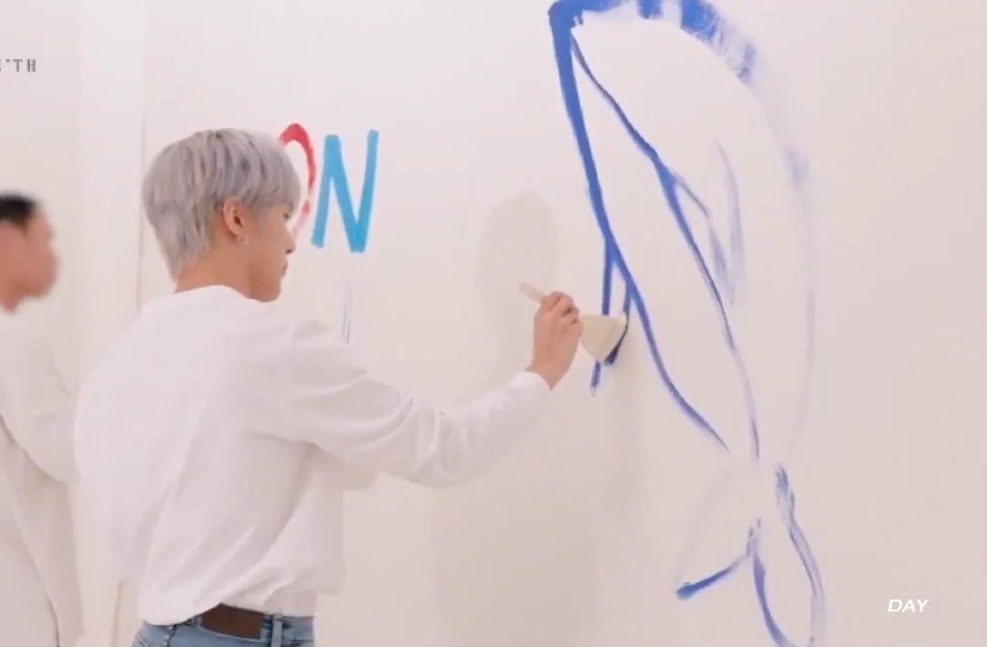 minhyuk and wheeinartistsboth of them love painting*last pic is minhyuk's painting place from their dorm