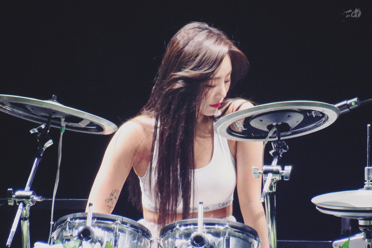 this jooheon and this wheein...i need to see these two playing drums together