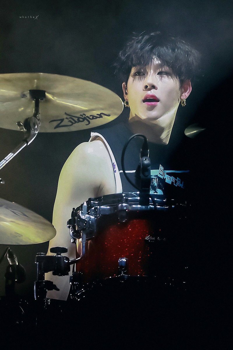 this jooheon and this wheein...i need to see these two playing drums together