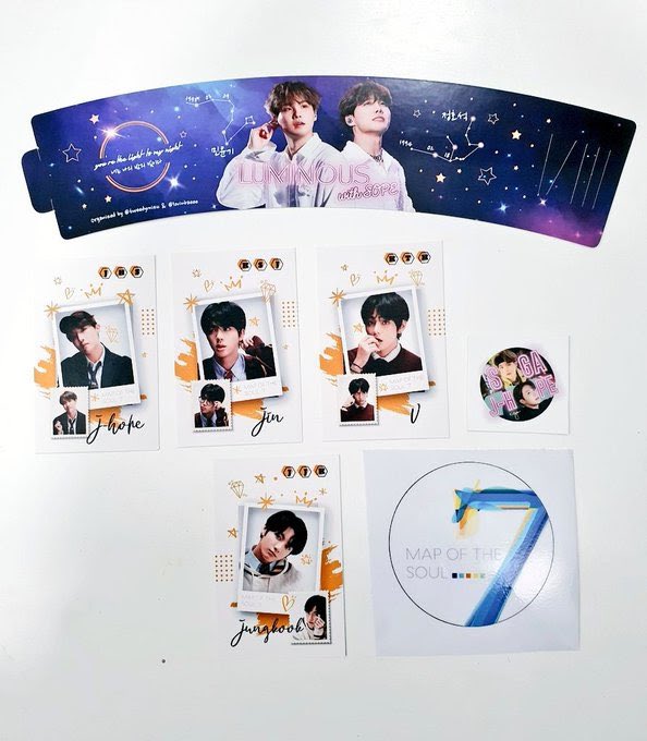 weareevilregals's tweet photo. 💫USA/CAN GO - PLS RT💫
🌌 #LuminousWithSope Cupsleeve by @lovinbaeee
⚡️Magical cupsleeves that come with lots of goodies and 2 secret freebies!
⚡️Price: $3.50
⚡️Ends: April 1, 2020 - 11PM CST
⚡️Form: https://t.co/v3Ezzw6pzL https://t.co/xoLkkDuUDI