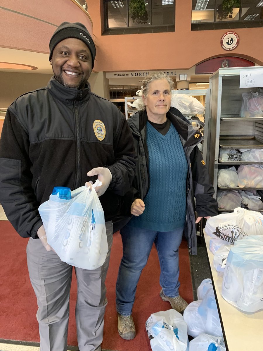 msdwt's tweet photo. Over 40,000 meals were distributed to WT families today through our curbside pick up. TY to all of our amazing Child Nutrition Staff, administrators, and other district volunteers for assisting today! More community food resources here/ https://t.co/7HMsPUF13U https://t.co/m9qr28cYws