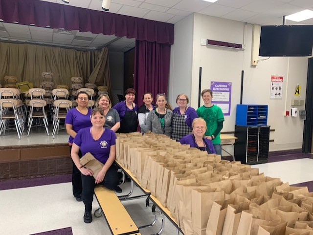 SGICulinary's tweet photo. Our SGI Culinary staff, plus staff from around the district worked extremely hard today to make sure all of our students were able to be fed. We appreciate the hard work of not only our staff but all both at SGI and in the community who are working so hard to keep us all safe. https://t.co/cMUe6MrABi