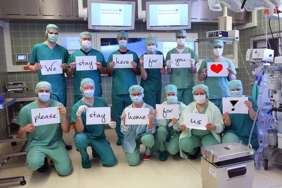 love_belfast's tweet image. #TogetherAtHome - Staff from a Hannover hospital, with a message to the world 👇🏻