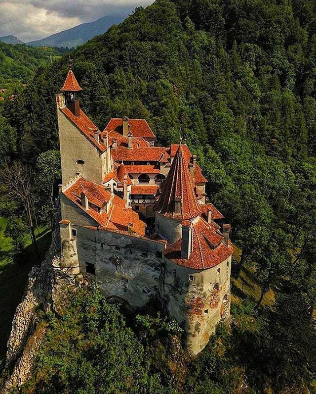 RomanyaMe's tweet photo. Bran, Brasov #mytravelgram #ig_bucharest #romaniawow #instatravel #ilovebucharest #visitromania #getoutdoors #romaniamagica #tourist #travelgram #travelingram #ig_romania #travelling #instagood #traveling #romania #fun #explorebucharest #trip #photoofthe… https://t.co/xQwbsPBsVm https://t.co/3KZaWlHgZo