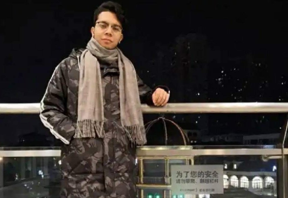 YanierEstiven's tweet photo. Compartan este  colombiano que se quedó en Wuhan, para que aprendan a tomar buenas decisiones. #DuqueRenuncie https://t.co/R4mR7yZzd8