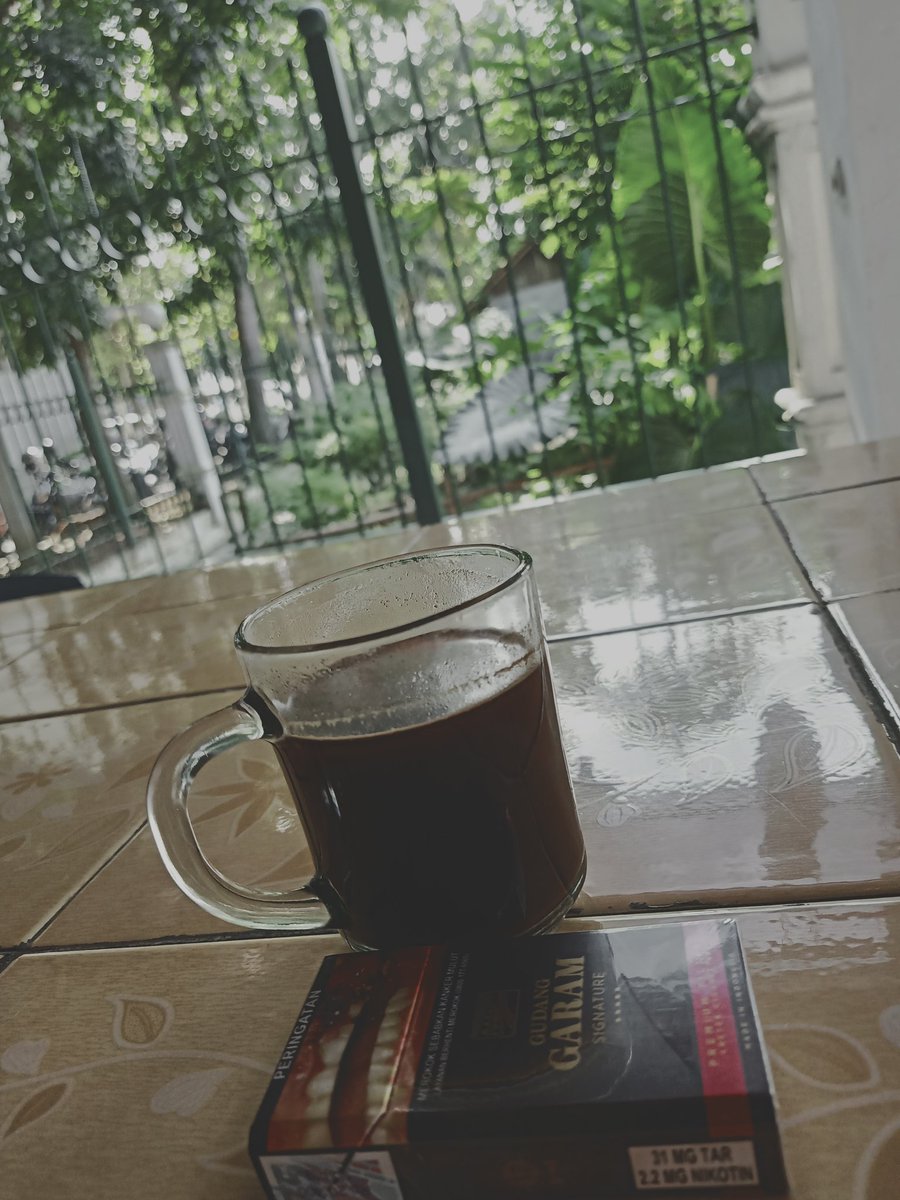 drian_yannnn's tweet photo. santai aja ngopi jangan takut corona kalo takut sama corona tuhan gw anggap apa ? https://t.co/rU9yWefffO