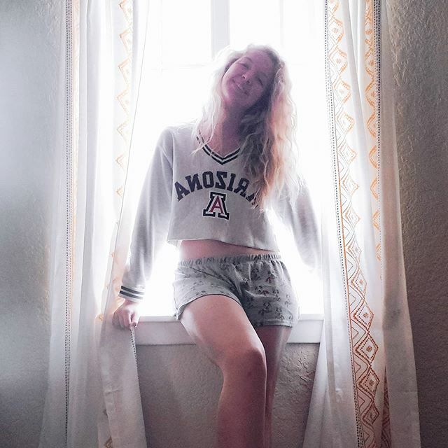 MissValleySunAZ's tweet photo. I want to share a story with you all about why I could be panicking right now but I'm choosing not to... When I was born I had severe lung damage which resulted in severe asthma. Because of that I got sick so easily. All someone had to do was look at me … https://t.co/CoENEMPb3p https://t.co/F78mJfpPwX