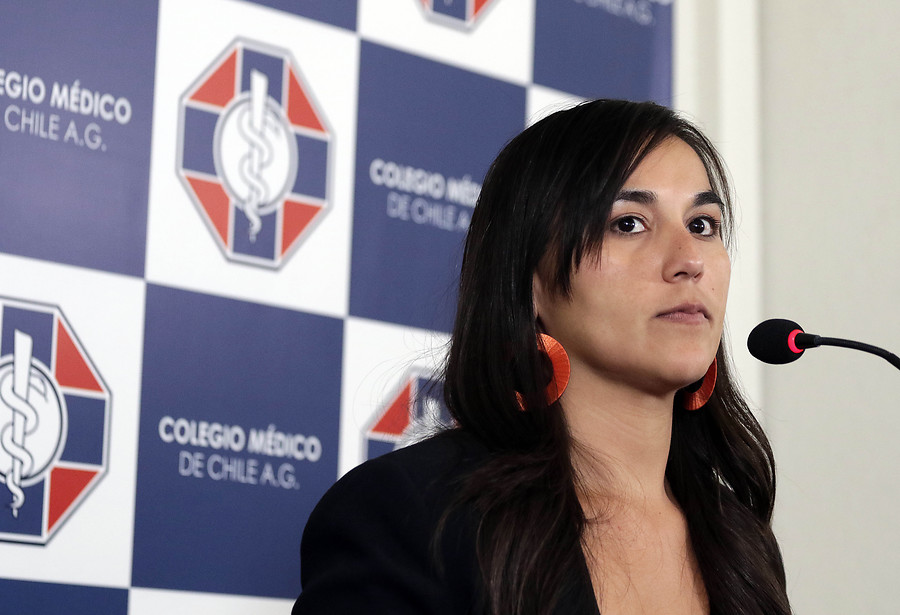 CNNChile's tweet photo. Izkia Siches llamó a que Piñera replantee el liderazgo que ha tenido Mañalich #MRCNN https://t.co/fmvtKissOA https://t.co/PvIAKJ7SVb