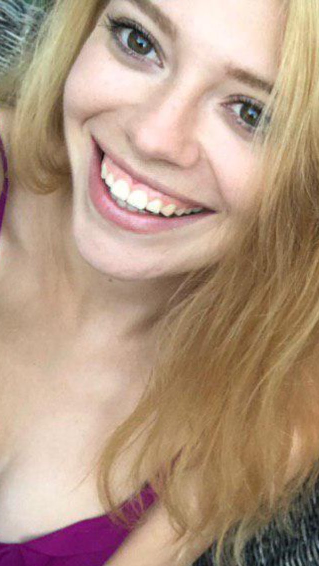 EmmaLabad's tweet photo. Hoy es el cumpleaños de mi niña, llego antes de tiempo, como un huracán, todo el día activa, estudiando, deporte, trabajo.  Eres fantástica, espero que seas muy feliz con tus 25 añazos. Y logres todo lo que buscas.
Te adoro!
Te quiero!💋❤️💕 https://t.co/ZpTZ3w69P9