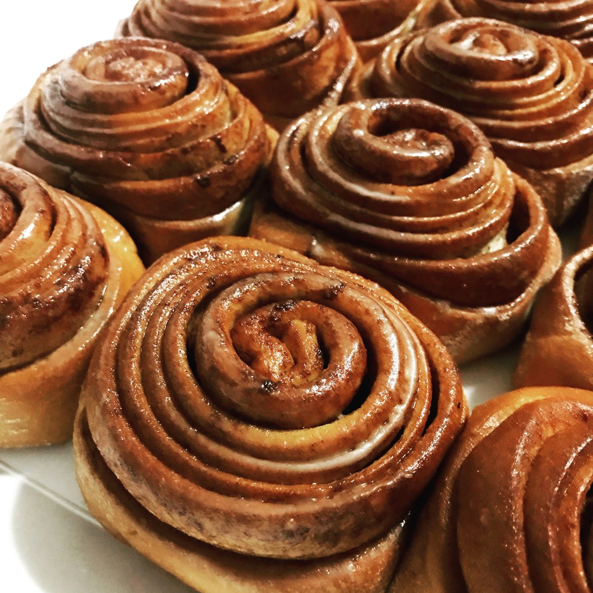 BoxofScrolls's tweet photo. YOU CAN FREEZE OUR CINNAMON‼️
Share the cinnamon love with friends and family. A box of these yummy cinnamon scrolls delivered from Box of Scrolls. Free Delivery shop online here https://t.co/b4j6YBt9gP 
#Sydney #freedelivery #Qantas #deliveryservice #yummy #family #Friends https://t.co/pNbG7xSBhb