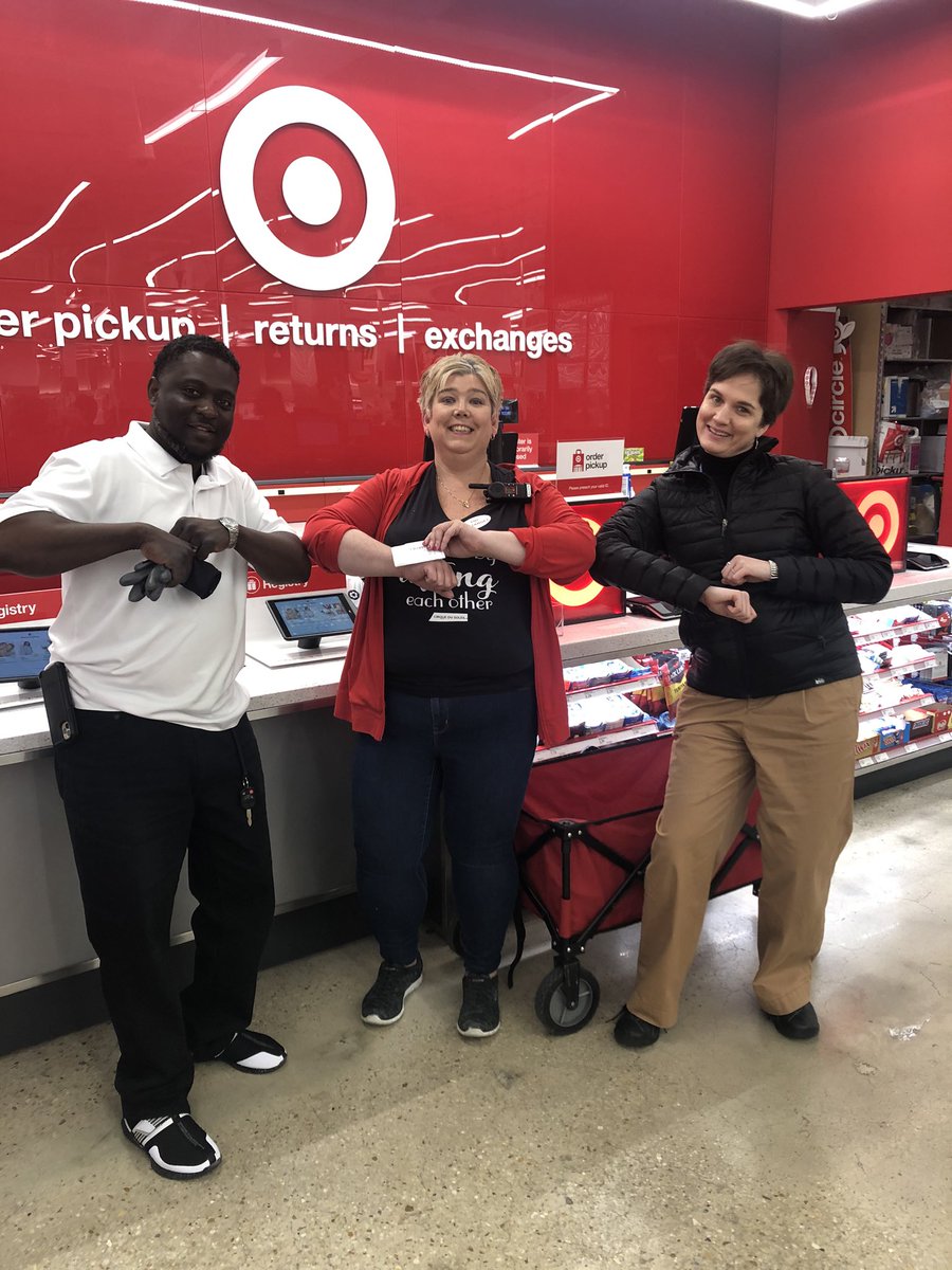 So today was awesome in DC Tenleytown! 🙌🏻 Compliments  straight to the team from guests &amp; the store taking care of their team and community partners! 👏🏻👏🏻👏🏻#TeamworkMakesTheDreamWork #ElbowsAllAround #WorkSomewhereYou❤️🎯