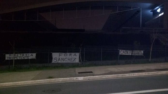 Netotxsccp's tweet photo. QUARTO PROTESTO da torcida do Corinthians contra o corja de vagabundos que governam do PSJ
#ForaAndres #ForaDuilio
#ForaEduFerreira #ForaAvila https://t.co/nAXrFfG5pX