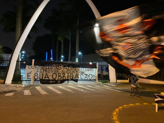 Netotxsccp's tweet photo. QUARTO PROTESTO da torcida do Corinthians contra o corja de vagabundos que governam do PSJ
#ForaAndres #ForaDuilio
#ForaEduFerreira #ForaAvila https://t.co/nAXrFfG5pX