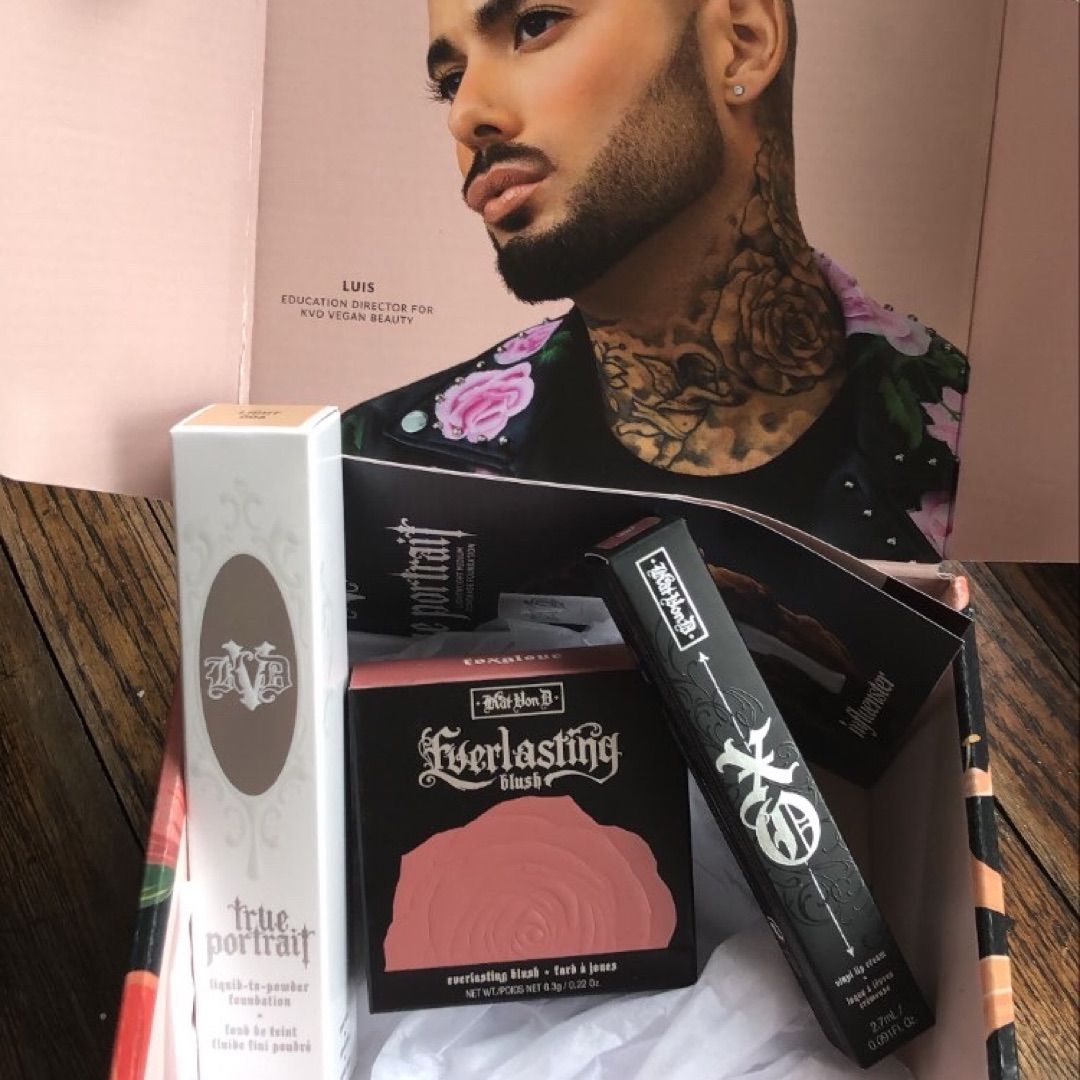 So excited to receive my KVD Beauty Kit! Did not expect to receive all of the products but I’m so excited to try it all! #kvdbeauty #vegan #complimentary influenster.com/deeplink/photo…
