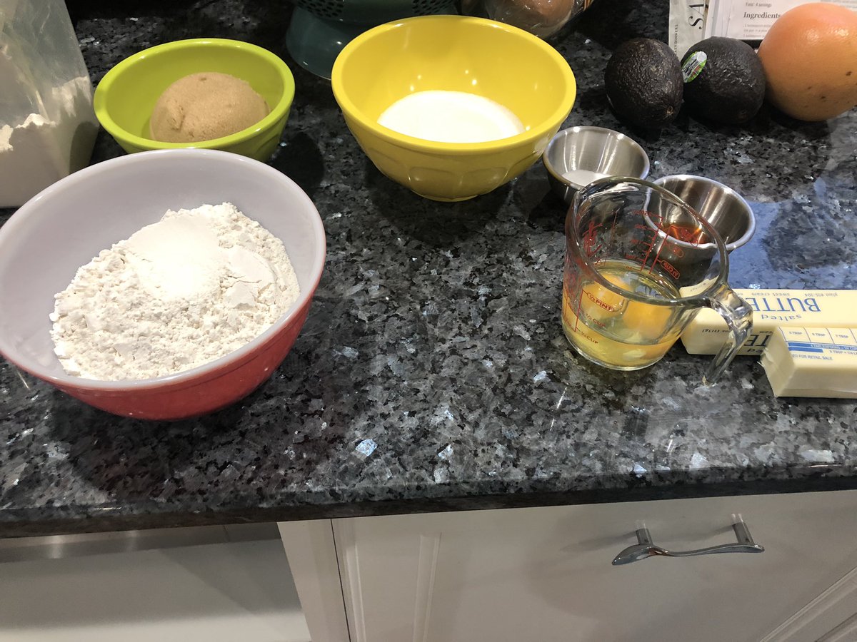 chrissacooks's tweet photo. π§πΌβπ³ Your kitchen isnβt closed and cooking isnβt cancelled so I challenge you to whip up some happiness each day π₯£ Today, my family and I made @thepioneerwoman breakfast cookies to deliver to our elderly family members πͺ #LifeIsDelicious #MindfulKitchen https://t.co/GVbQSsvrpj