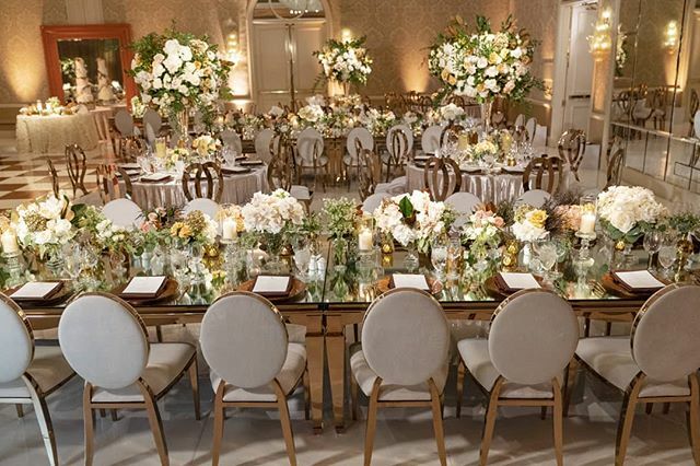 RevelryDesign's tweet photo. Complete the ballroom with a mirrored long table and round tables draped in white. Four Seasons Hotel perfection!

The Team: @internationaleventco, @marksgarden, and @revelryeventdesign!
#dukeimages @DukeImages
​Four Season Los Angeles https://t.co/EKTPBGXitO