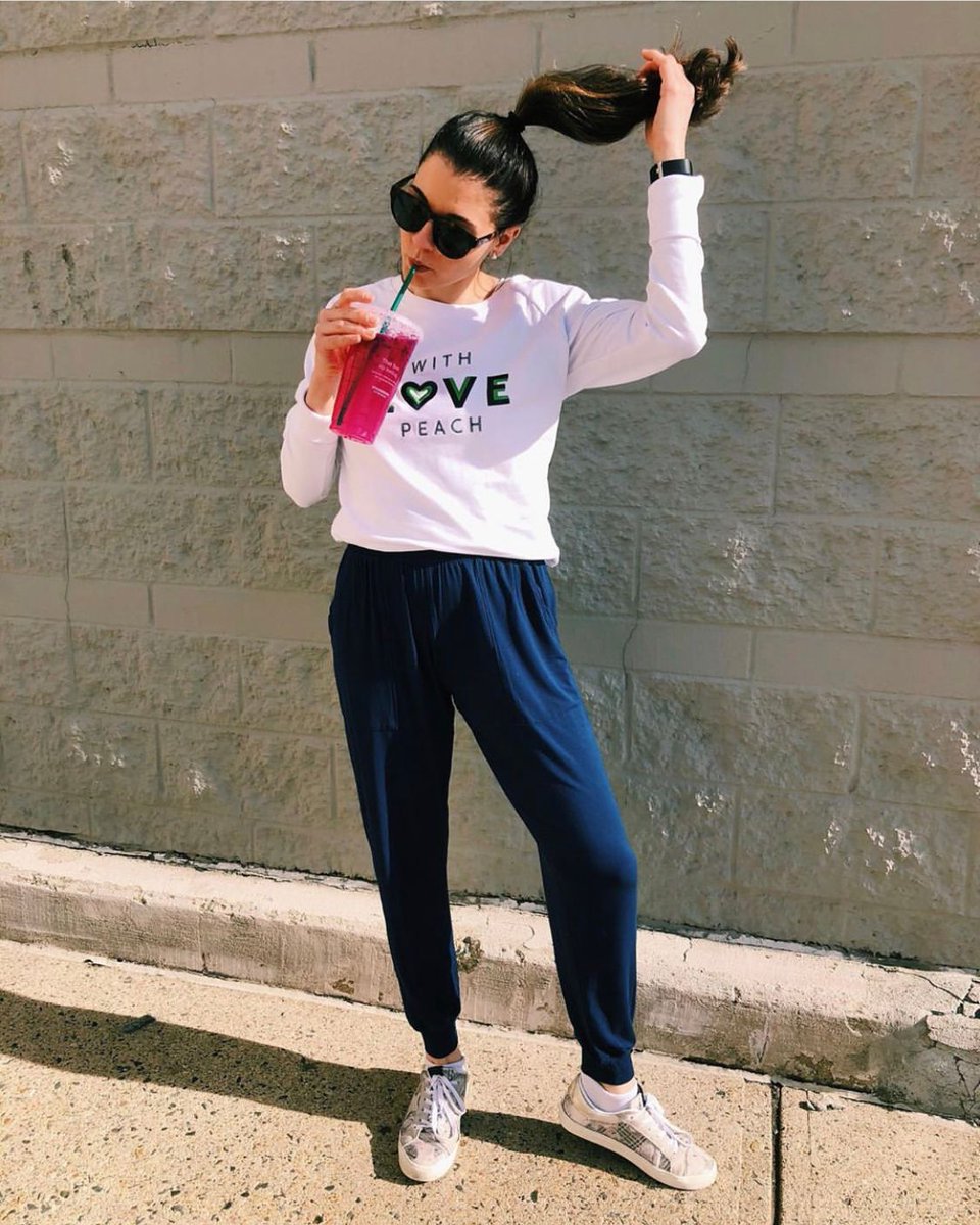 Finding ways to enjoy the little things today - including a walk around the neighborhood and access to curbside pick-me-ups.

GET THE LOOK
Momo Sweatshirt: buff.ly/33tCzW3
Modern Boho Pants: buff.ly/2UggztS
|| photo via @stylebyliv