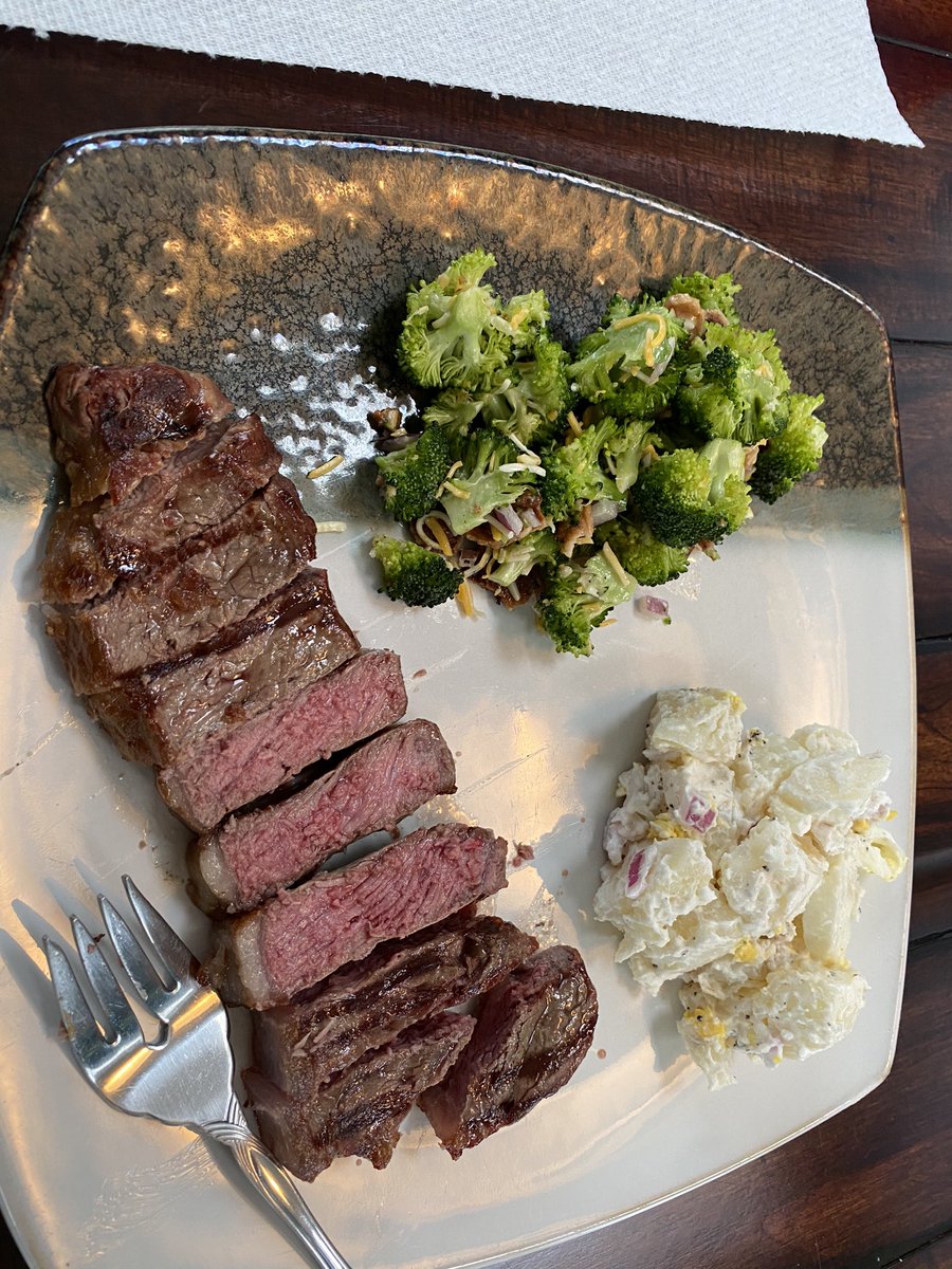 bnasty_55's tweet photo. Turns out I can cook. #homemadesides https://t.co/UrKxaJ4rY4