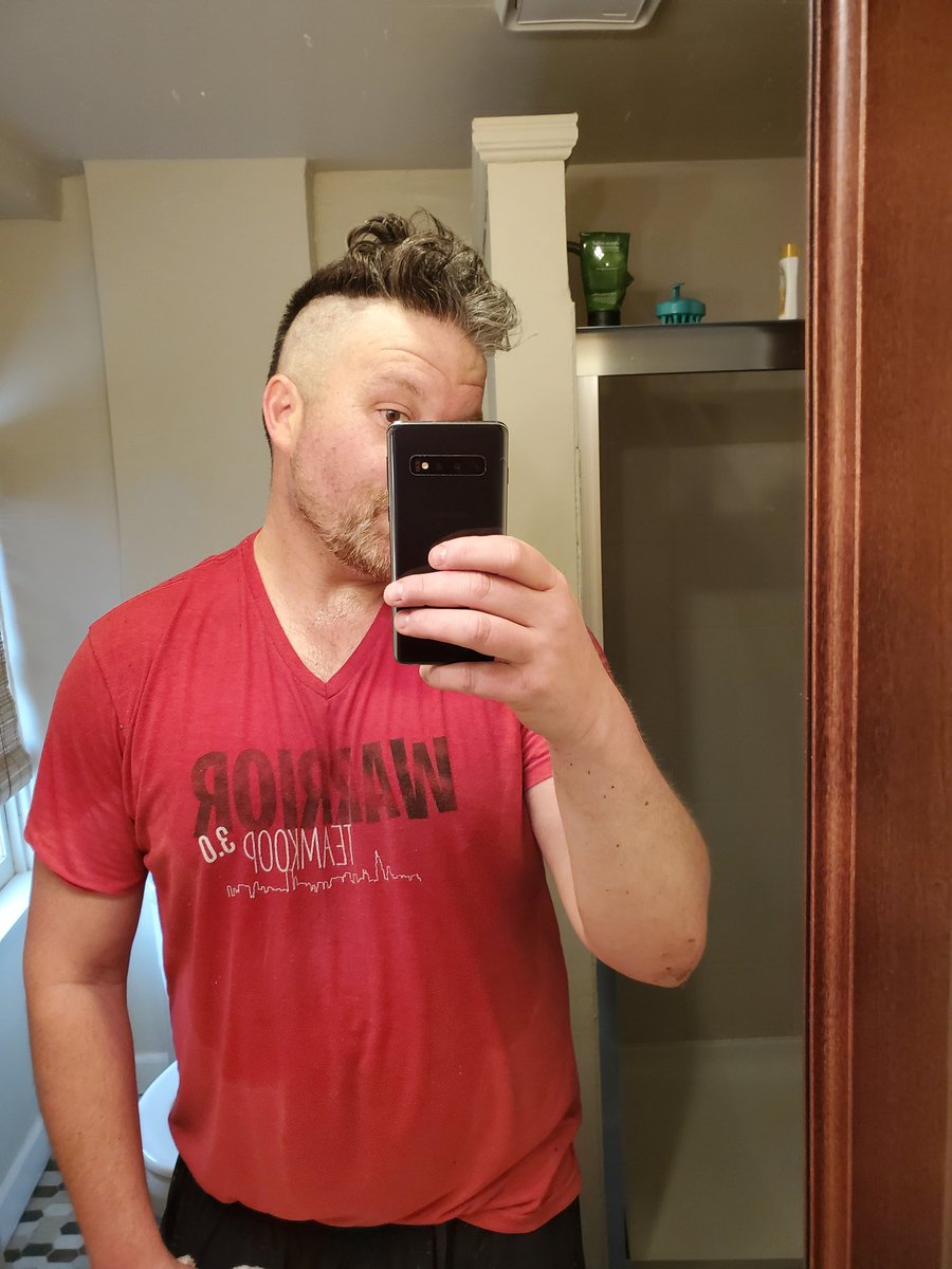 deanfreeman1's tweet photo. @jimmyfallon Sure you can cut my hair https://t.co/7jtzviqy0J