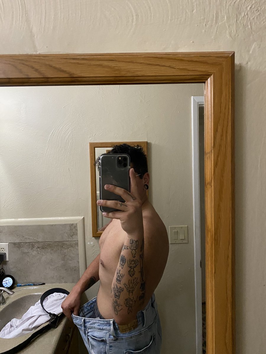 justiceangeloo's tweet photo. I don’t have any good pictures from before but you can kinda tell how big I was (around 210) compared to now by my face. I’m not where I want to be quite yet but I’ve come a pretty long way https://t.co/0syYebyu6T