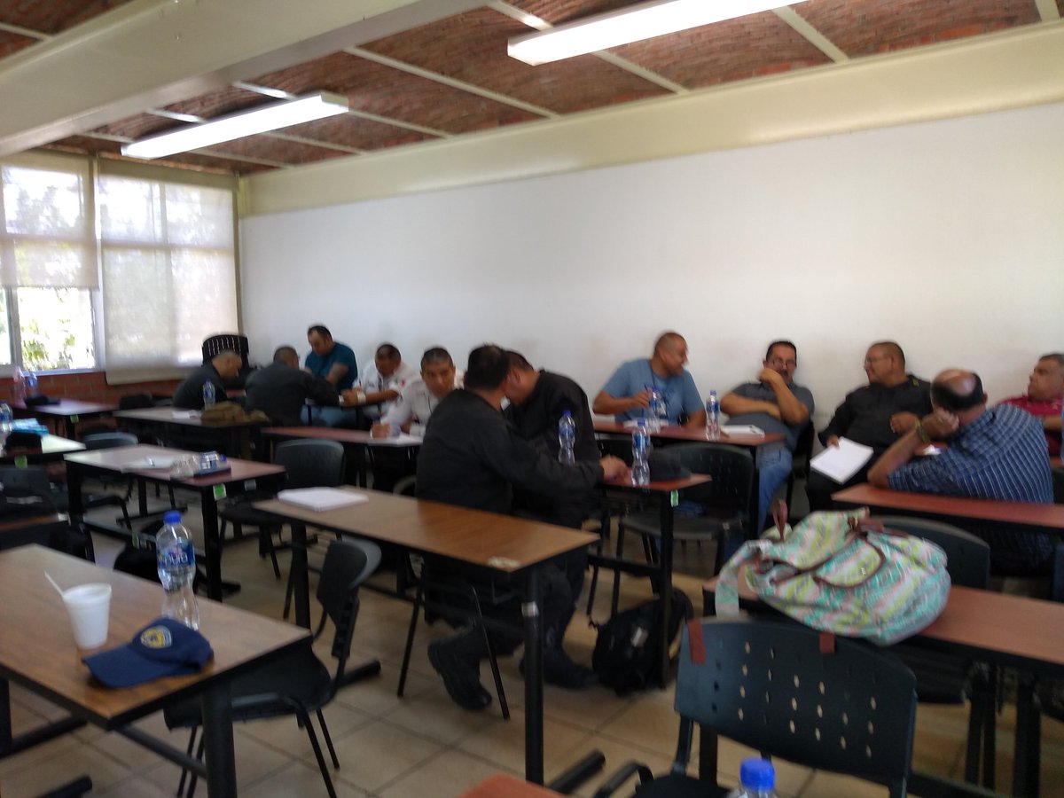 mgarzaf's tweet photo. #ModeloPOP Policía Orientada a la Solución Problemas, hoy estoy en Jalisco con la Policía Estatal https://t.co/63VUyx0gBb
