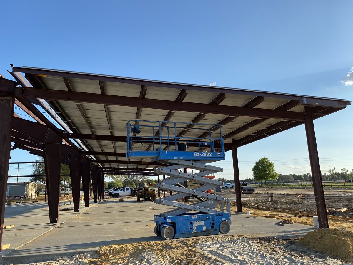 renewalapopka's tweet photo. Here’s what’s happening on Appy Lane - roofing started going on our new building today- we believe that God does miracles! You can always count on Him! 🙌

#apopka
#Apopkafamily
#cityofapopka #apopkafl #apopkaflorida #apopkachurch 
#pastorjasonhenderson #renewalchurchlife
#apk https://t.co/6ad8GfPHhf