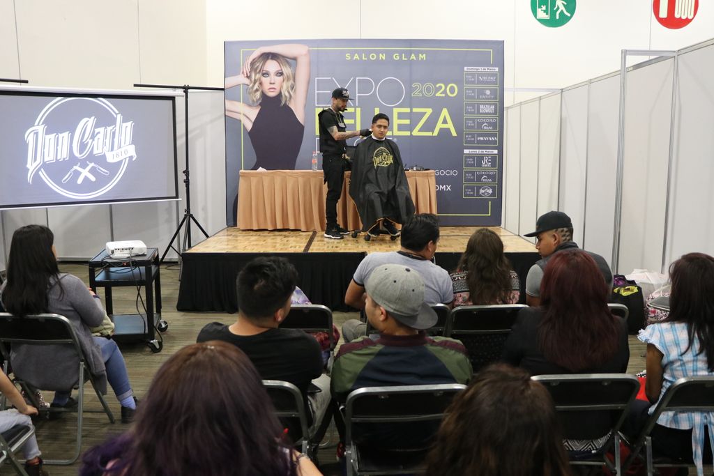 BellezaFest's tweet photo. Don Carlo 1810 en el Programa de Formación.

Compartieron con nuestros visitantes los tipos de corte y barba en tendencia, cómo elegir el corte adecuado para cada cliente, y los pasos para realizar un excelente desvanecido en barba y cabello. https://t.co/Y35CXBC0MU