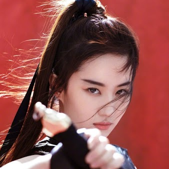 2020_latino's tweet photo. #Disney #MULAN 
#Disney
#LiveActionVideo 
Dirigida por : Chris Bender 
Géneros : Drama, Acción, Bélica 
Países : United States of America 
Compañías de Producción : Walt Disney Pictures 
Tiempo de Ejecución : 120 min. https://t.co/RBnXuECMOW
