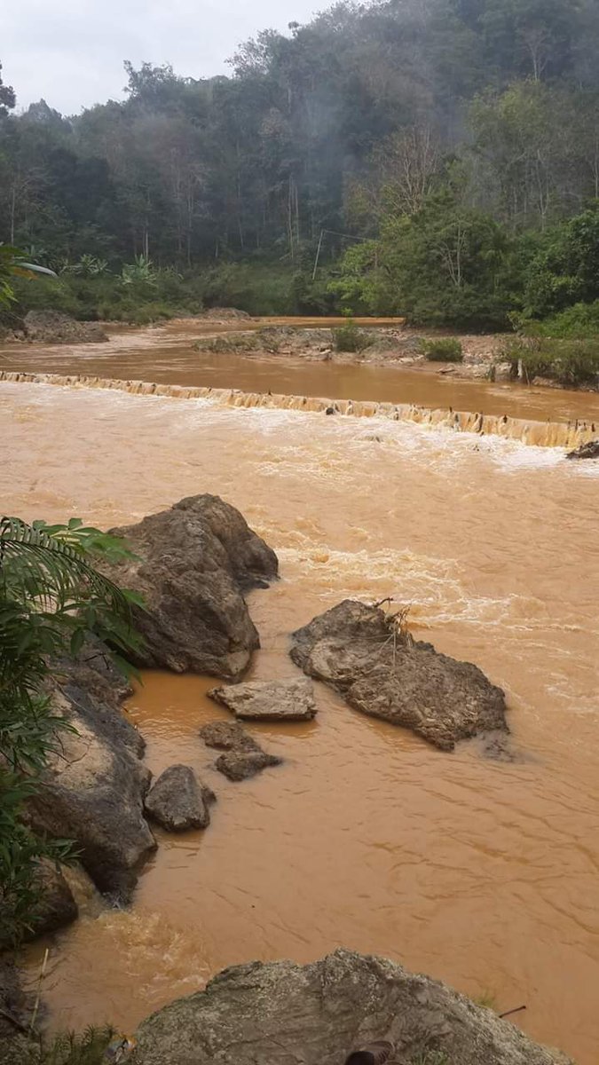 Shafron3's tweet photo. Mandailing Natal,
#Beradat
#Beriman
#Bermartabat
Dan #BerBerLainnya ,??
Jenuh Mendengar kata "kampanye".
Kepastian Hukum Harus Mengayuh
Hari Air Sedunia
#Hari Air di Mandailing Natal
#HuluKeruhHilirBerlumpur
Bersedih tiada berguna....
#BawokSajolaGalak....ha..ha..ha..ha https://t.co/biJg3BNjTG