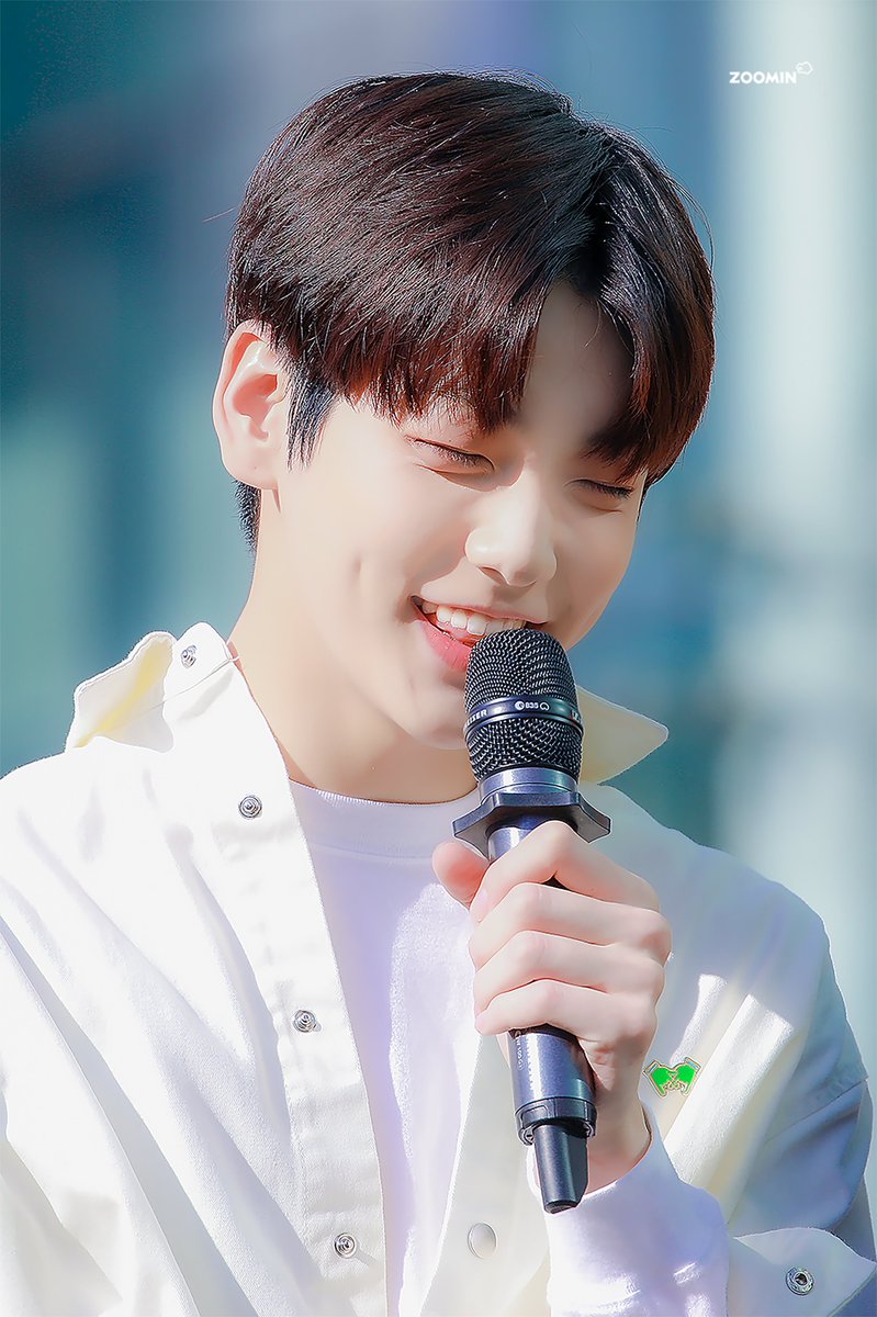 ZOOMIN_1205's tweet photo. 바람이 엄청 세게 분다😲🍃 수빈이 보고 싶다💦
@TXT_members #수빈 #SOOBIN 191030 https://t.co/sO6nTUKqPr