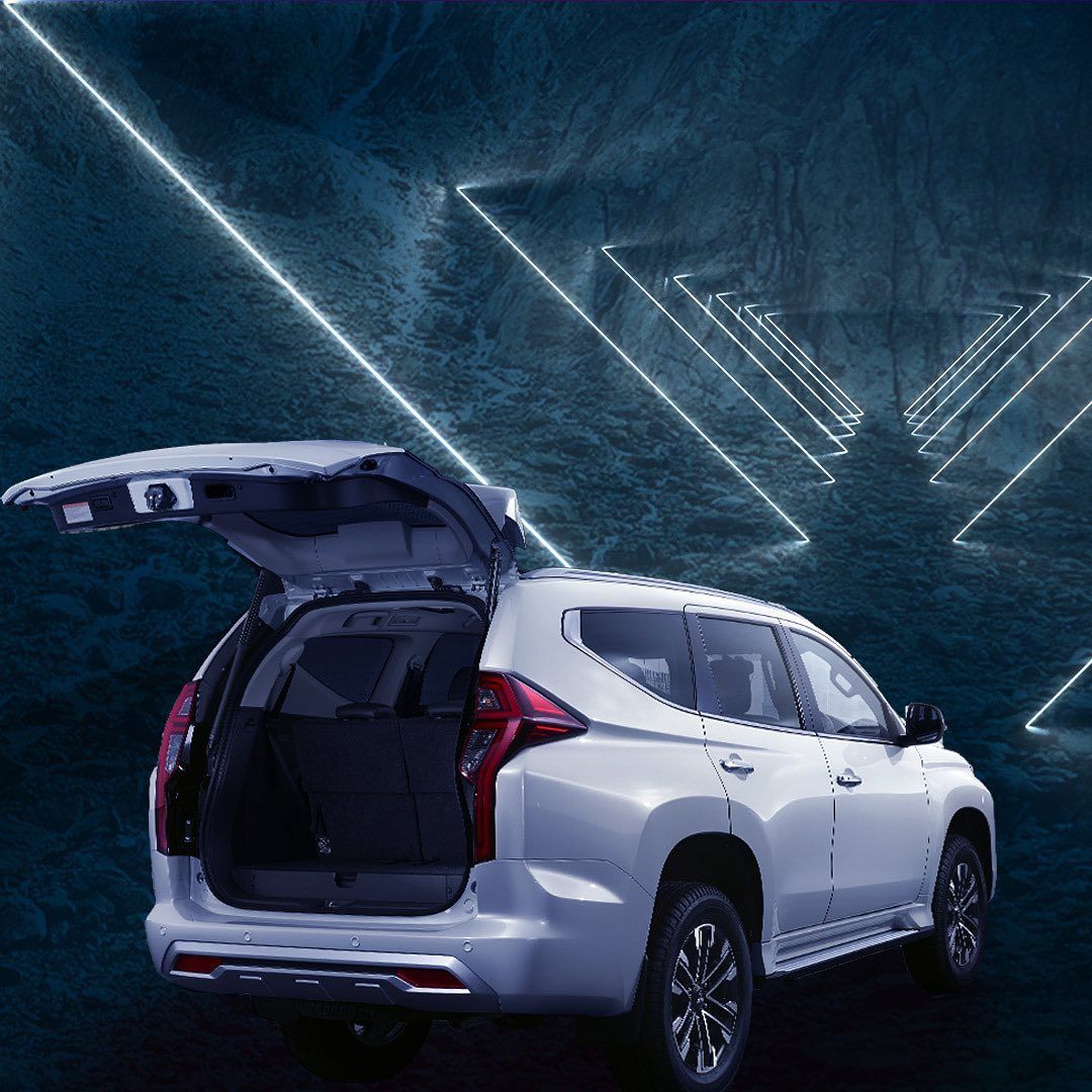 mitsubishi_ae's tweet photo. Just place your foot under the rear bumper, the tailgate will open and close automatically hands-free! #PowerTailgate
مرر قدمك تحت الصادم الخلفي فقط وسيفتح الباب أويغلق أتوماتيكياً
#MitsubishiUAE #MoteroSport2020 #SUV #mitsubishi #mitsubishimotors https://t.co/Dj4WHNJRFK