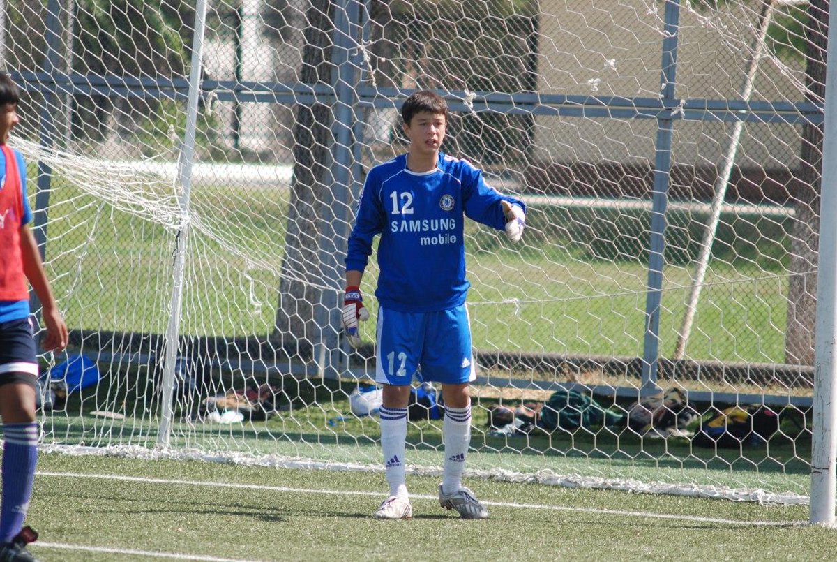 📋 Hozirda ko'plab muxlislarning sevimli o'yinchilariga aylangan mazkur futbolchilarning yoshlikdagi suratiga qarab ularni topa olasizmi?! 

Fikrlaringizni ijtimoiy tarmoqlardagi sahifalarimizda qoldirishingiz mumkin!