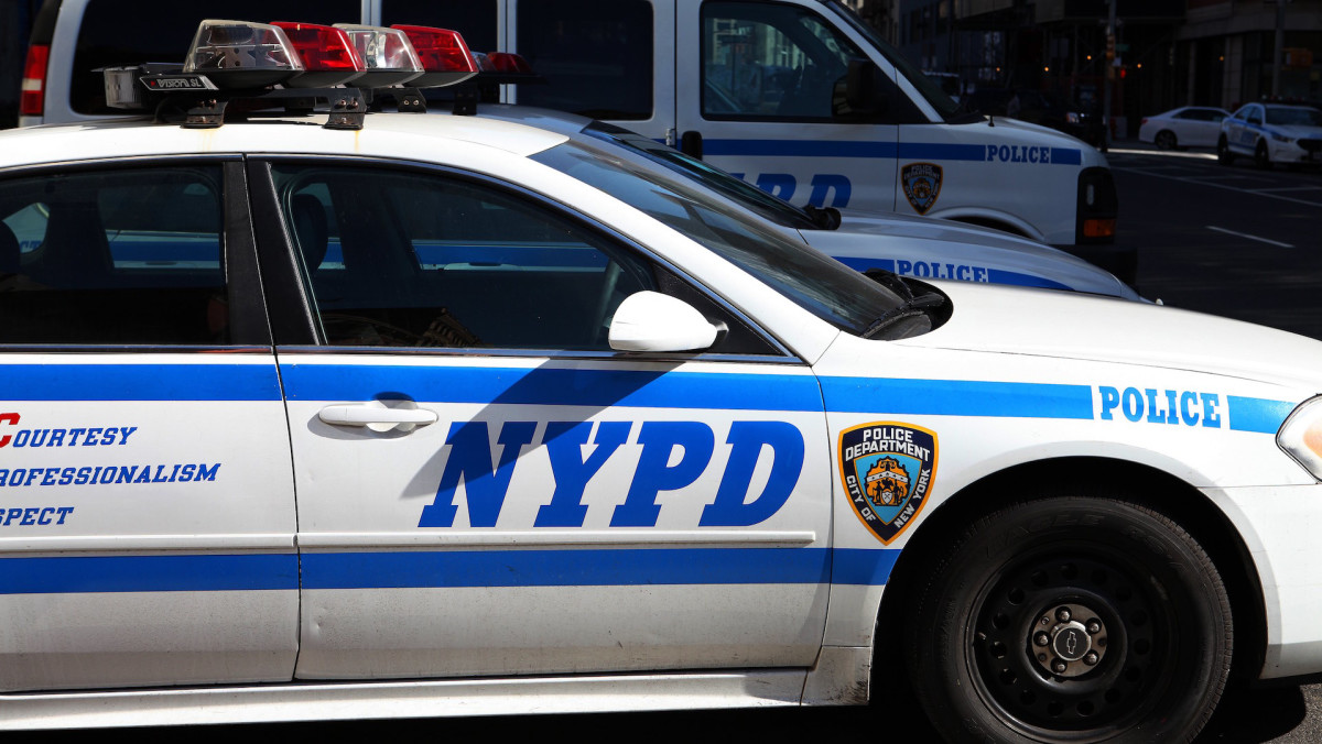 Complex's tweet photo. Video footage appears to show NYPD officer planting marijuana inside someone’s car as he conducted a search of the vehicle.

Video: https://t.co/wdYLZnTyK9 https://t.co/hfnARmWlLW