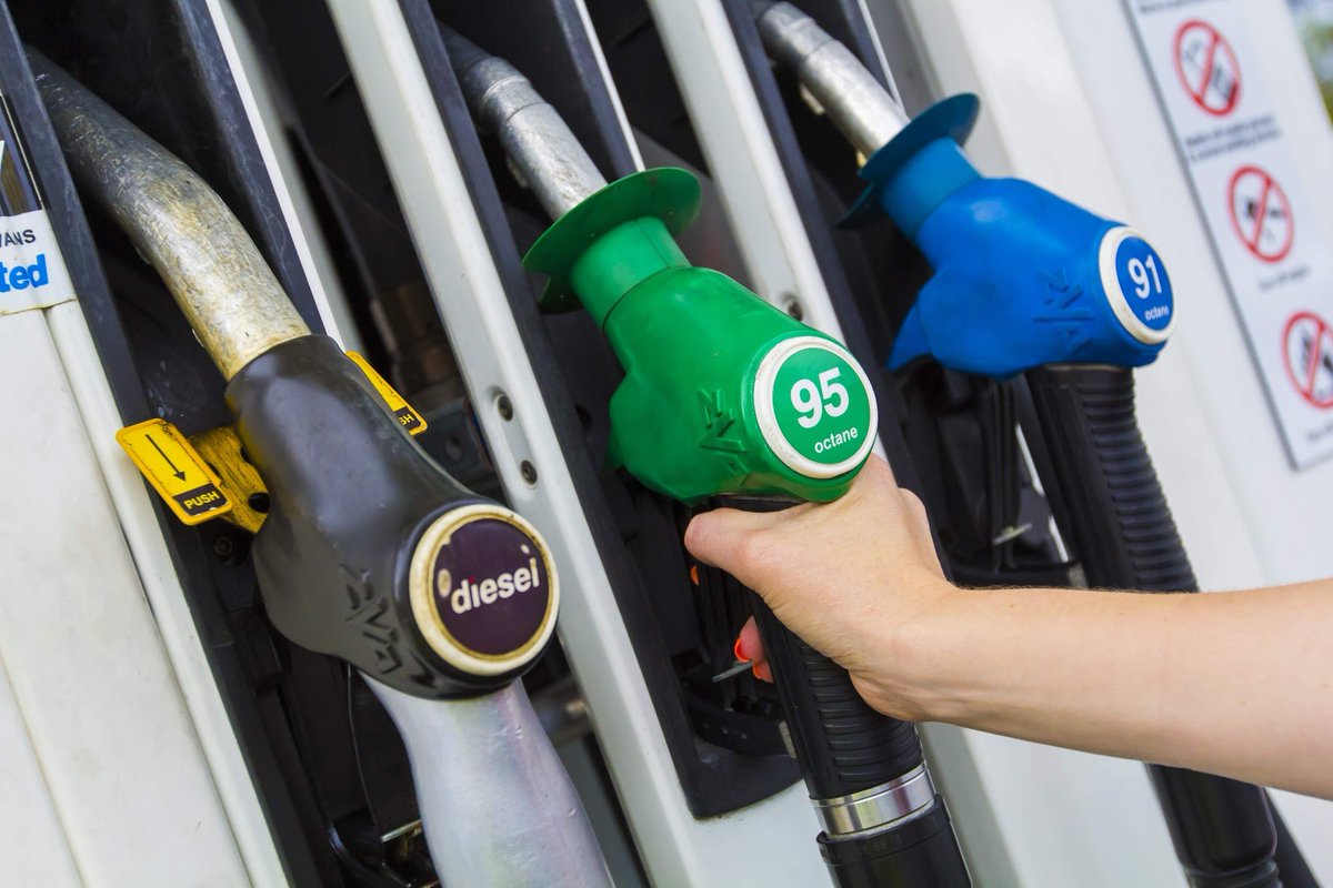 RACQOfficial's tweet photo. The price of oil has hit a 17-year-low! The last time a Brent price was this low was in 2003. This week we have seen #fuel companies hike prices above what we would like to see, so snap up cheap fuel while it lasts. https://t.co/KKIJqWUfR4