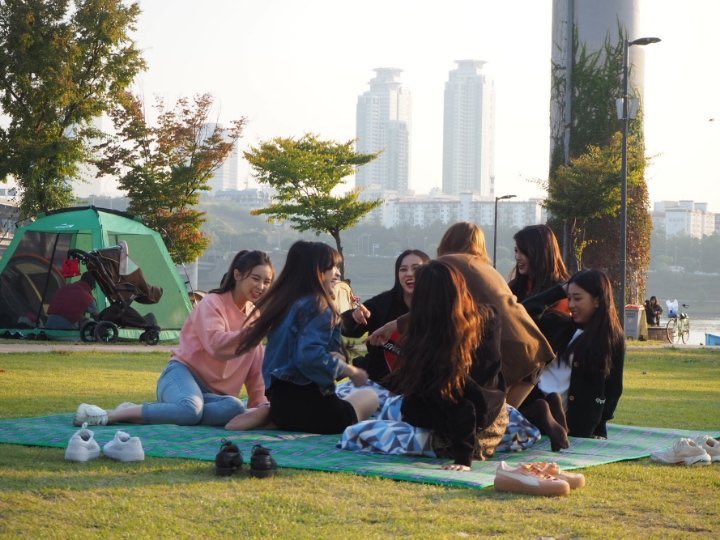 sssorn_clc's tweet photo. OUR LITTLE FAMILY JUST TURNED 5 YEARS OLD TODAY 🎂 I love you CLC! You girls are more than a friend but a family member and my sisters. Thank you for all your hard work for the past 5 years. We still have a long way to go so lets not give up. I still believe that one day our... https://t.co/1uAusYyvd3