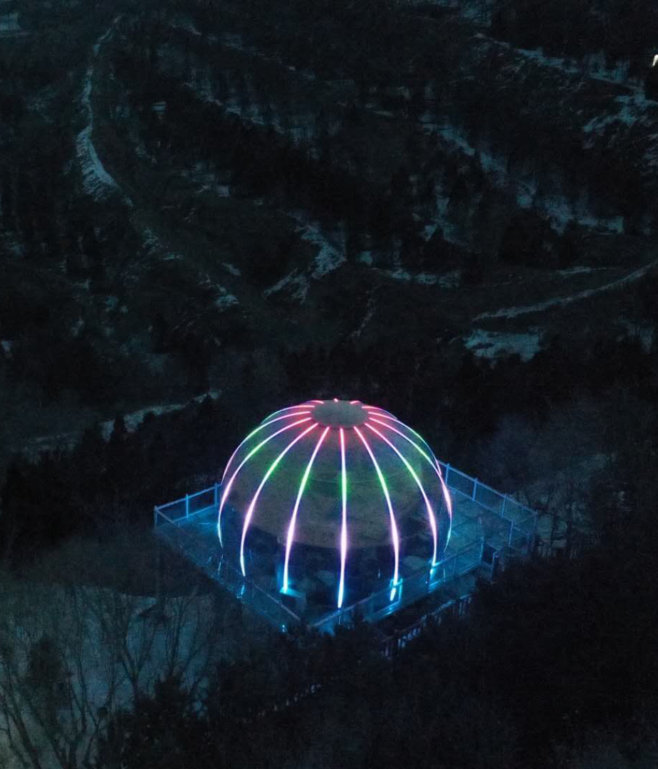 Lucidomes1's tweet photo. The latest 9M in diameter Lucidomes transparent villa, 110 square meters.
#Lucidomes #Glamping #GeoDomes https://t.co/12SnRrdzgG