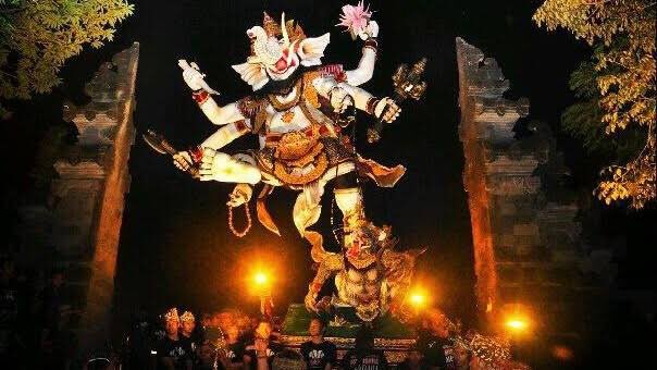 GlHindu's tweet photo. Himbauan Kpd Pemuda2 Hindu: BATALKAN OGOH2.

Setelah bertahun2 berpesta pora ditengahnya, kini semesta meminta pengorbanan kita: utk berani “melepas” kebiasaan, ritual dan kesenangan kita. Mari kita lapangkan dada. Belajar merelakan. Belajar melepaskan.

Shanti 🙏 https://t.co/xAwXkU9ubk