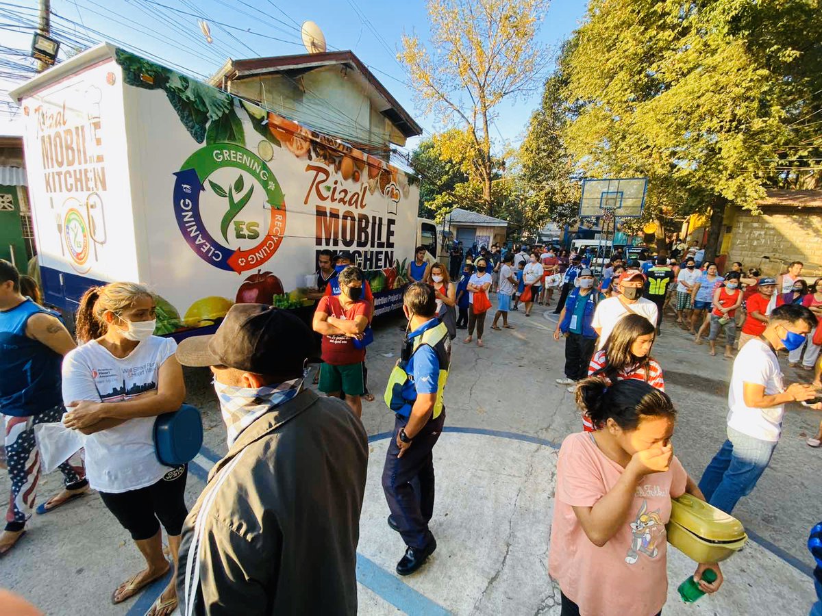 ABSCBNNews's tweet photo. LOOK: Antipolo City sets up mobile kitchen, providing its residents with meals amid #LuzonLockdown, which prompted ban on public transportation, closure of establishments #COVID19 (📷 @melchor_zarate) | via @biancadava https://t.co/bKM8GQQWvr