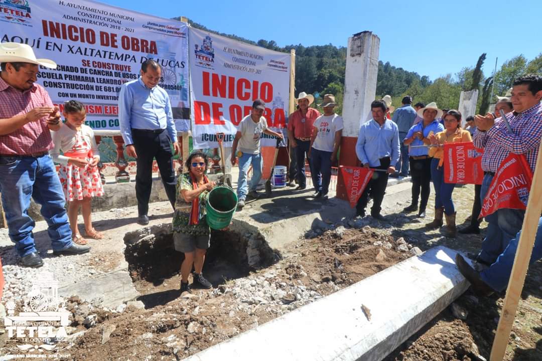 #CumpliendoCompromisos acudí a la comunidad de #Xaltatempa para dar el banderazo de inicio de la construcción del techado en la cancha comunitaria de la  Esc. Primaria Leandro Valle. 
#JuntosParaGobernar #ComprometidosParaMejorar