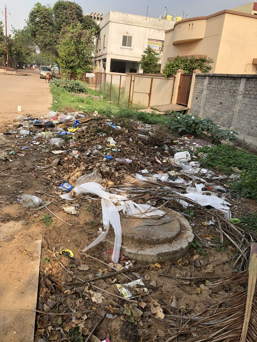 Garbage in street 7 Smriti Nagar .Bhilai. It never gets cleared . Pls help <a href="/Devendra_1925/">Devendra Yadav</a> <a href="/bhilai_nigam/">BHILAI NAGAR NIGAM</a> #SwachhBharatMission