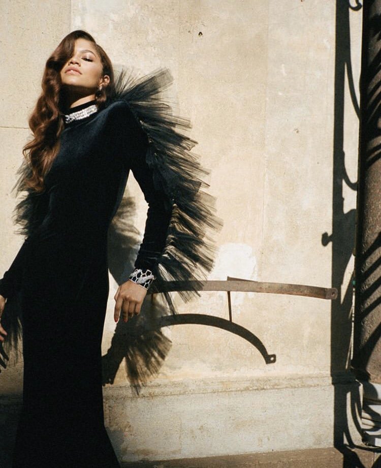 mefeater's tweet photo. Zendaya showing out as usual 🖤 https://t.co/JrMJqfrNmt
