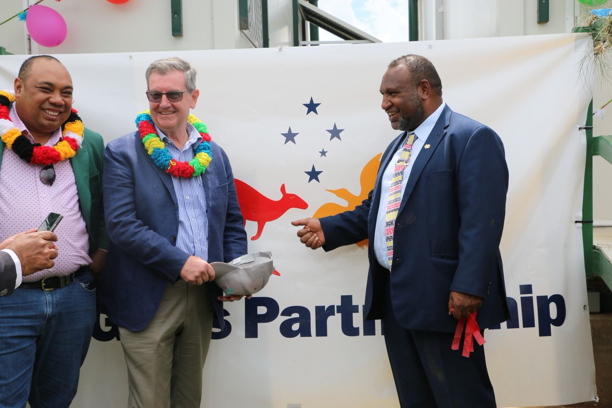 AusHCPNG's tweet photo. Today is my final day as 🇦🇺High Commissioner to 🇵🇬. While the planned end of my posting comes at a time of uncertainty, I am certain the #PNGAusPartnership, as always, will endure. I've been proud to partner with PNG &amp; take away many fond memories. Tenkyu tru na lukim yu bihain https://t.co/pwNLU5SaAm