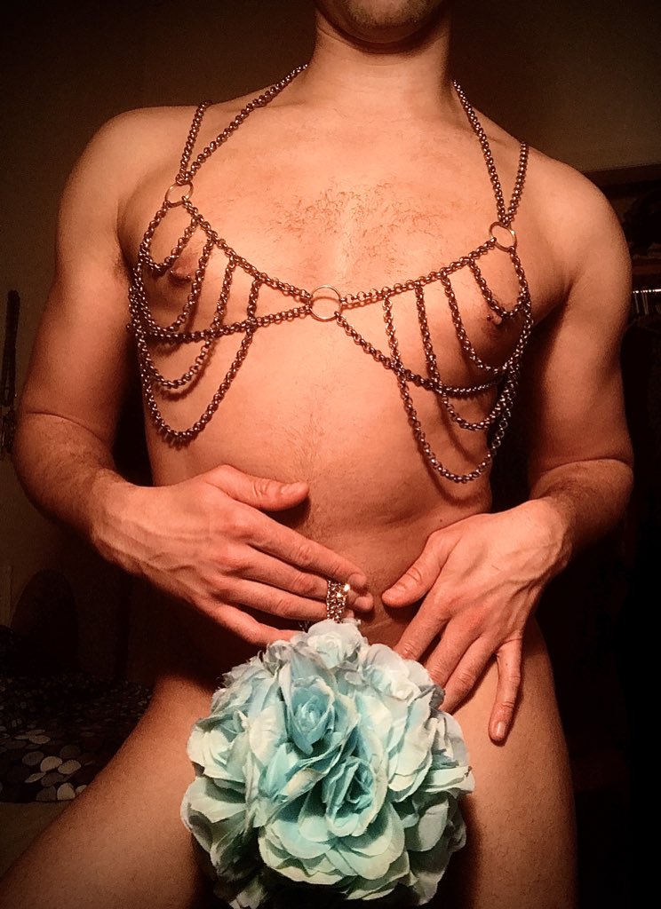 0reonose's tweet photo. Still here for chain bras in 2020. #throwback to this one 2017 #antiprom thrown by #gypsysport https://t.co/xTPtcB064P