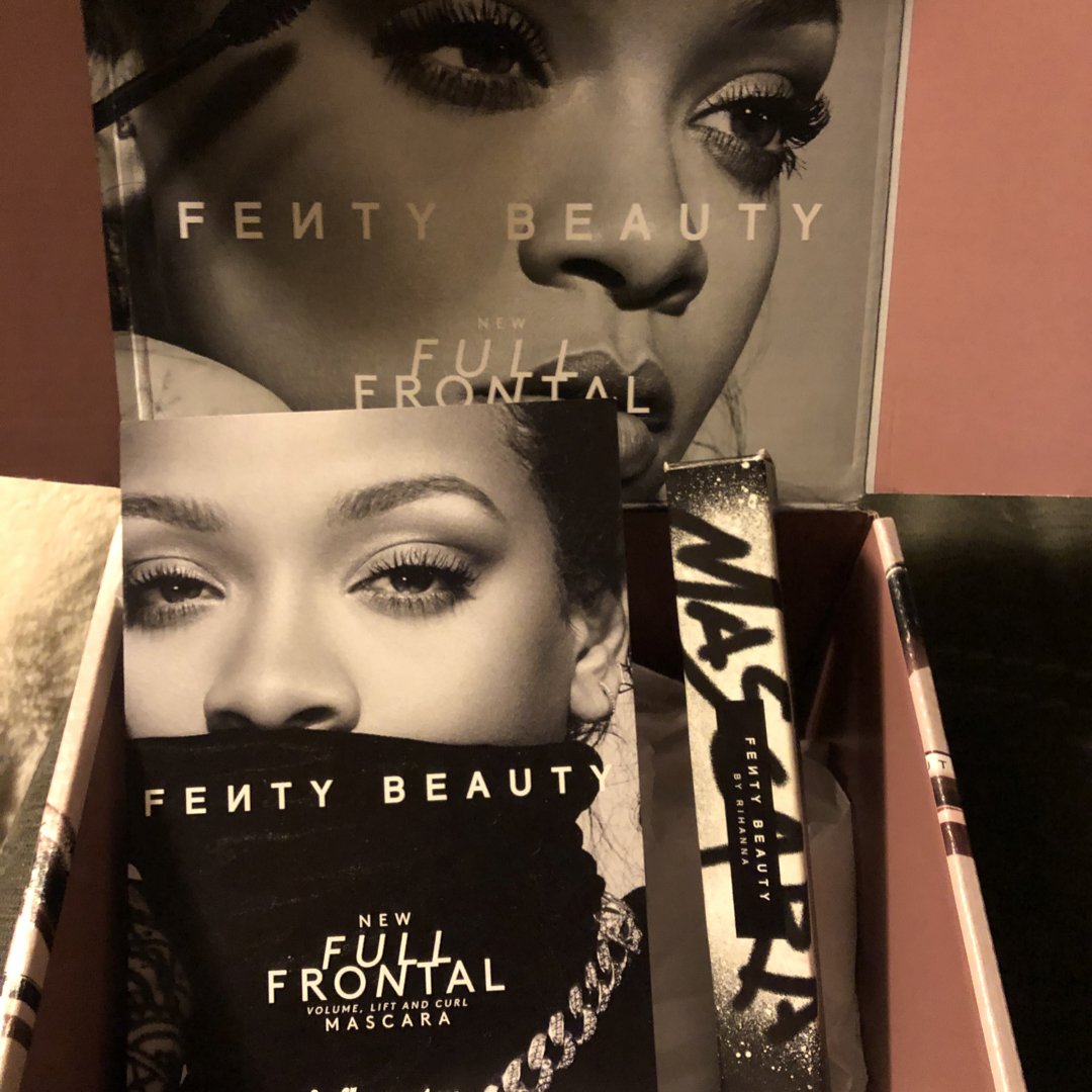 SweetsweetMelis's tweet photo. @fentybeauty @Influenster #FULLFRONTALMASCARA #complimentary https://t.co/NNTmbMlF4V