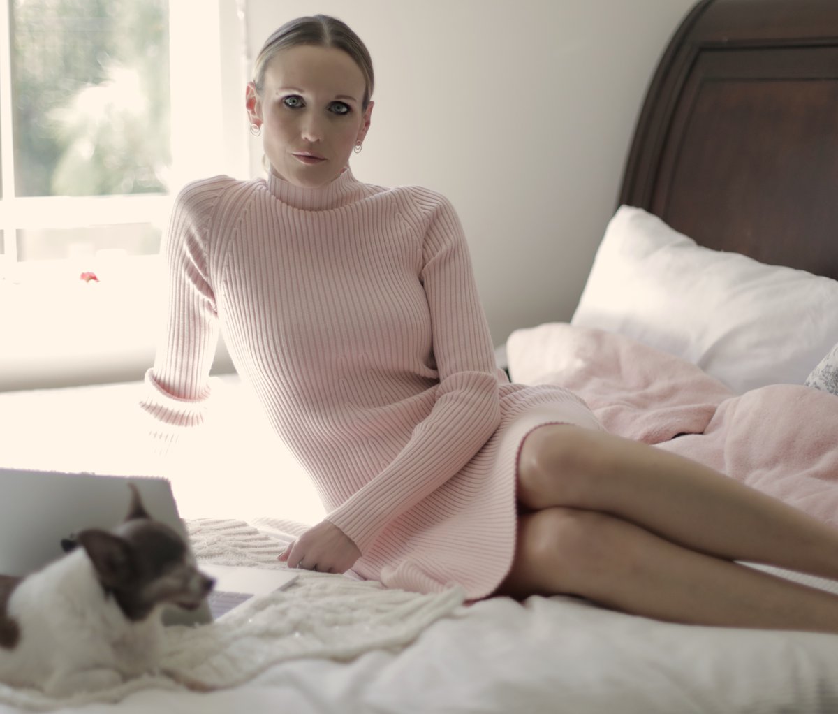 BabetteBrown's tweet photo. Staying home https://t.co/GntIqVUYwm #stayinghome #Quarantine #outfitoftheday #cozy #Pink #candiedviolets https://t.co/Px594fjr2j
